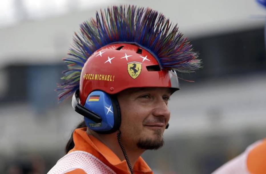 Un messaggio per Schumacher sul casco... 
